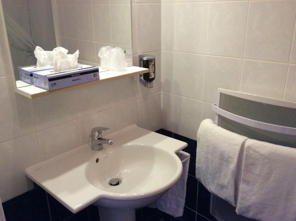 Residence Hotel Les Ducs De Chevreuse Avec Hebergement, Repas & Pdj, Seminaire, Bureau & Parking Bilik gambar