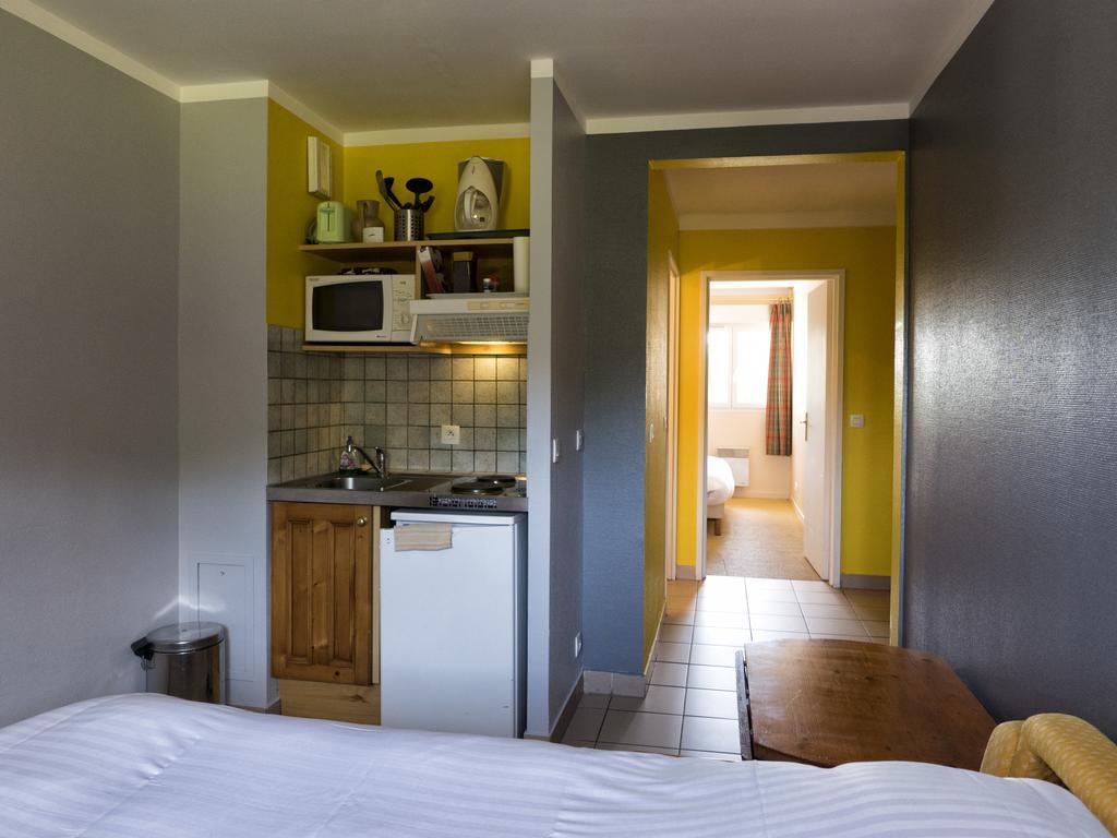 Residence Hotel Les Ducs De Chevreuse Avec Hebergement, Repas & Pdj, Seminaire, Bureau & Parking Luaran gambar