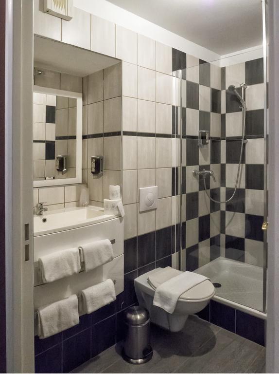 Residence Hotel Les Ducs De Chevreuse Avec Hebergement, Repas & Pdj, Seminaire, Bureau & Parking Luaran gambar